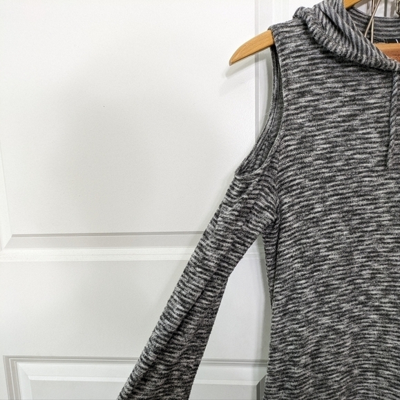 Lulu's Hoodie Dress Women's Medium Heather Gray Just You And Me Cold Shoulder - Picture 3 of 6